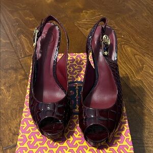 Tory Burch - Allison Croc Patent Leather Cranberry Platform Heels. Size 9